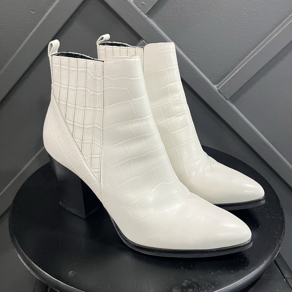 Marc Fisher White Croc Embossed Western Ankle Boots Pointed Toe Womens Size 11